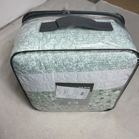 NEW Madison Park Floral Quilt Set – King/Cal King (Green & White Daisy Print) - Picture 2 of 5